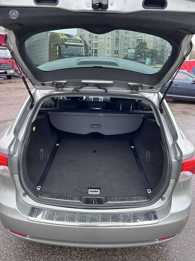 Toyota Avensis 2012 — photo 9
