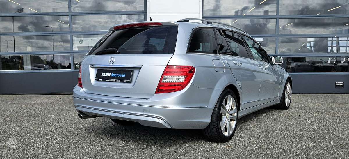 Mercedes-Benz C250 2011 — фото 12