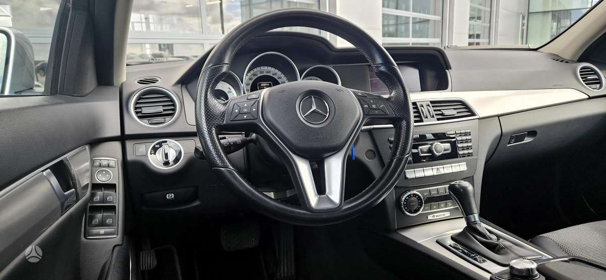 Mercedes-Benz C250 2011 — фото 16