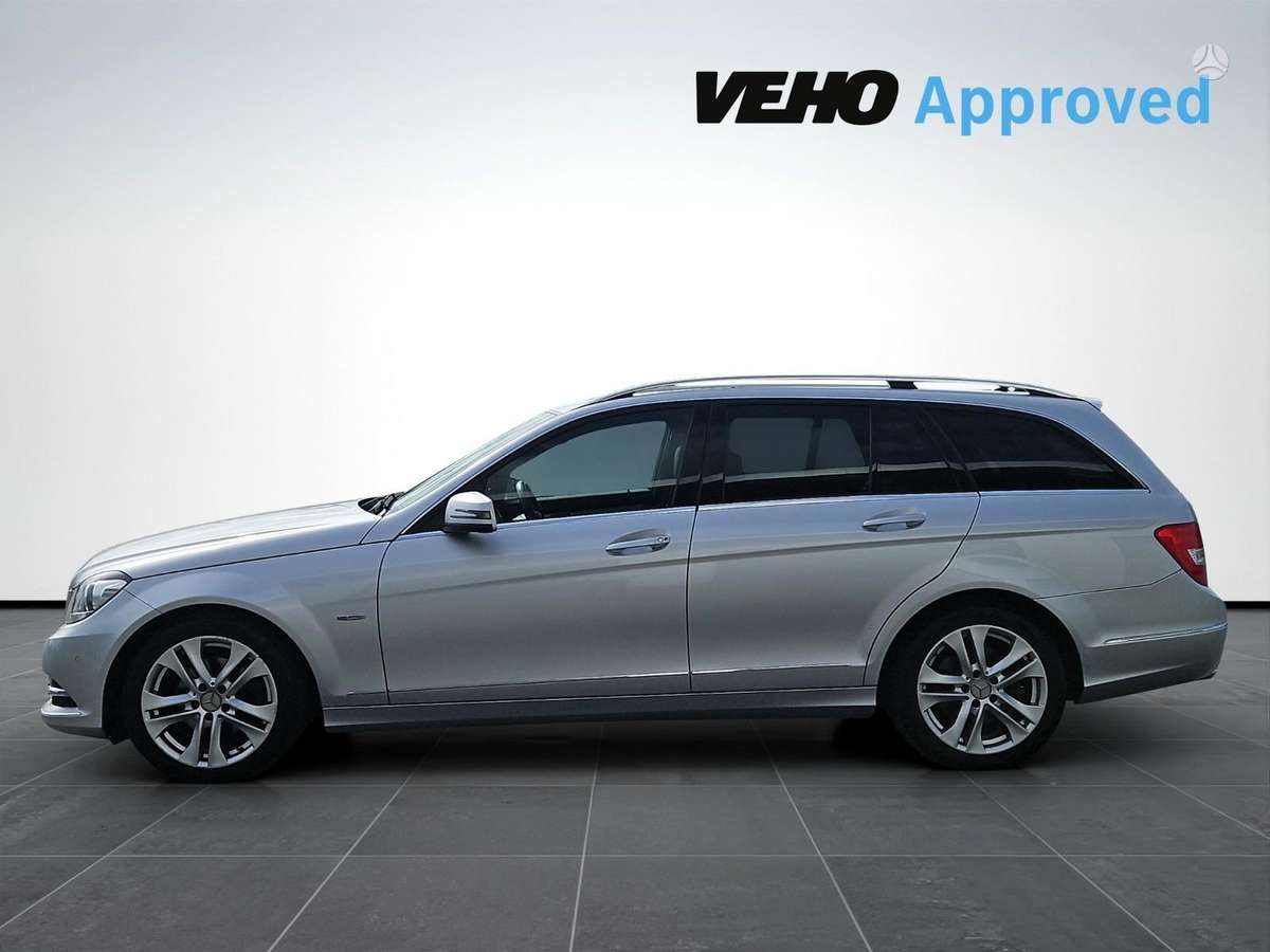 Mercedes-Benz C250 2011 — вигляд ззаду