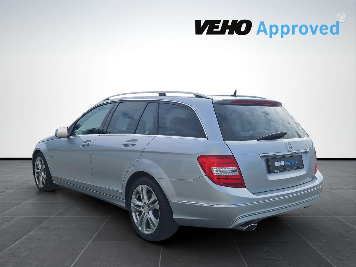 Mercedes-Benz C250 2011 — салон