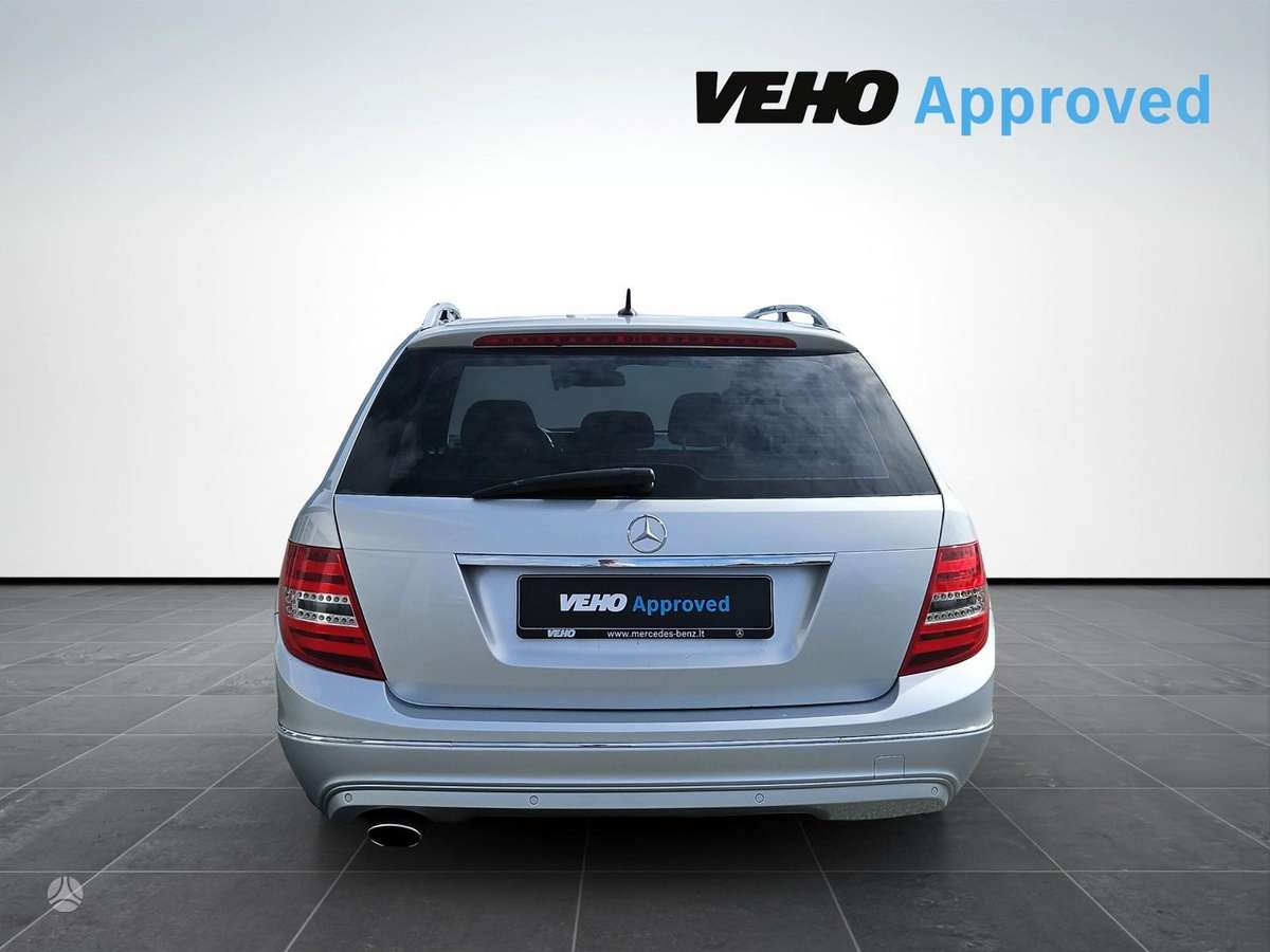Mercedes-Benz C250 2011 — двигун 2143 cm³, 204 HP (150kW)