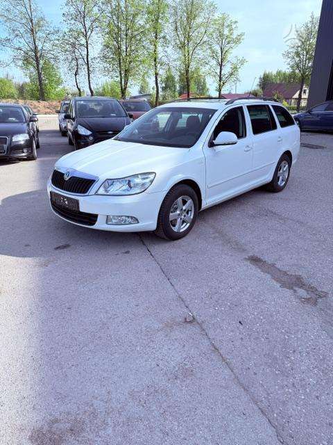 Skoda Octavia 2012 — interior