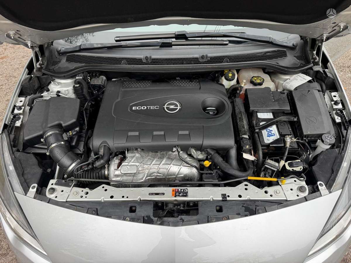 Opel Astra 2015 — фото 11