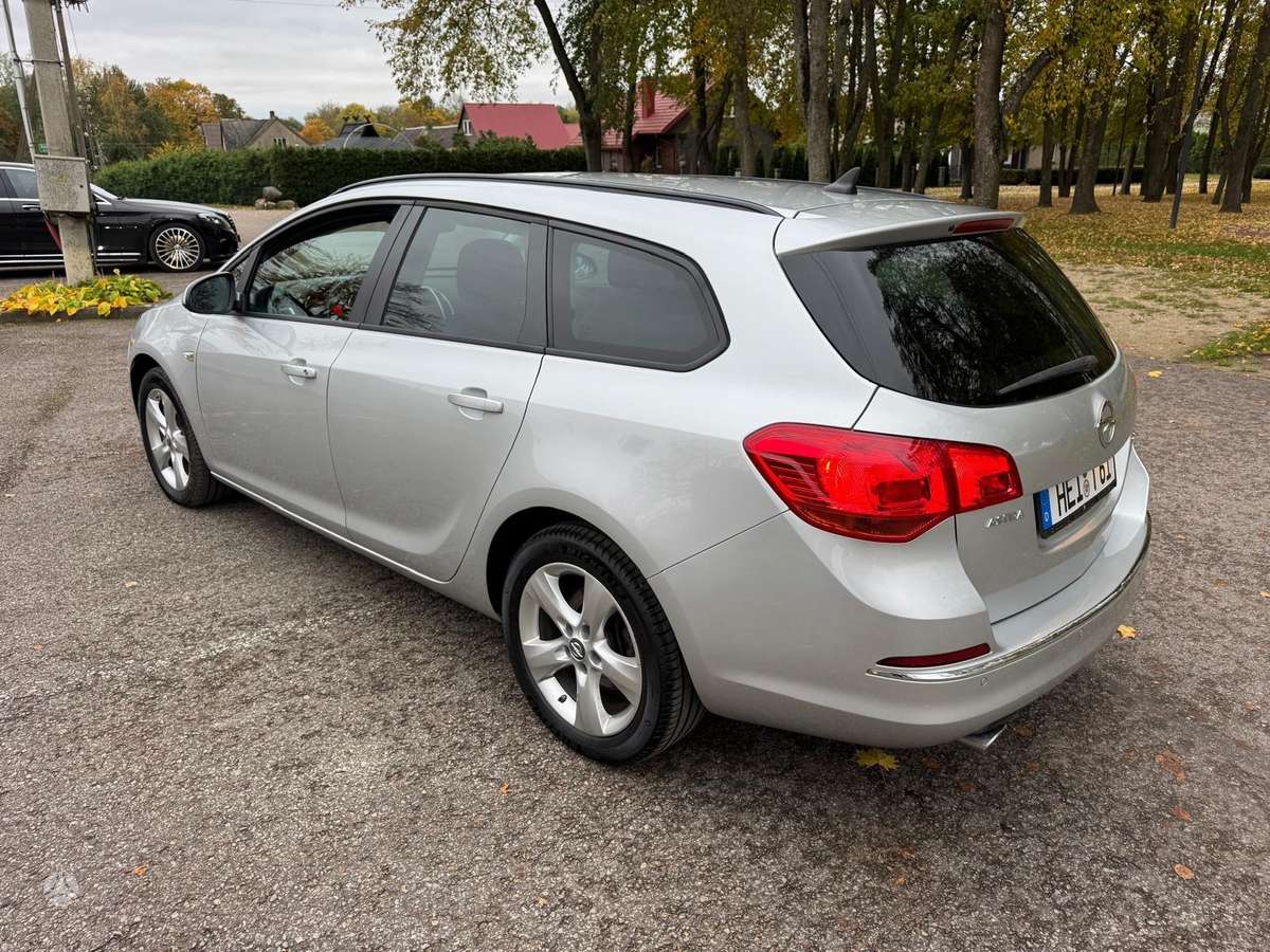 Opel Astra 2015 — двигун 1956 cm³, 200 HP (147kW)