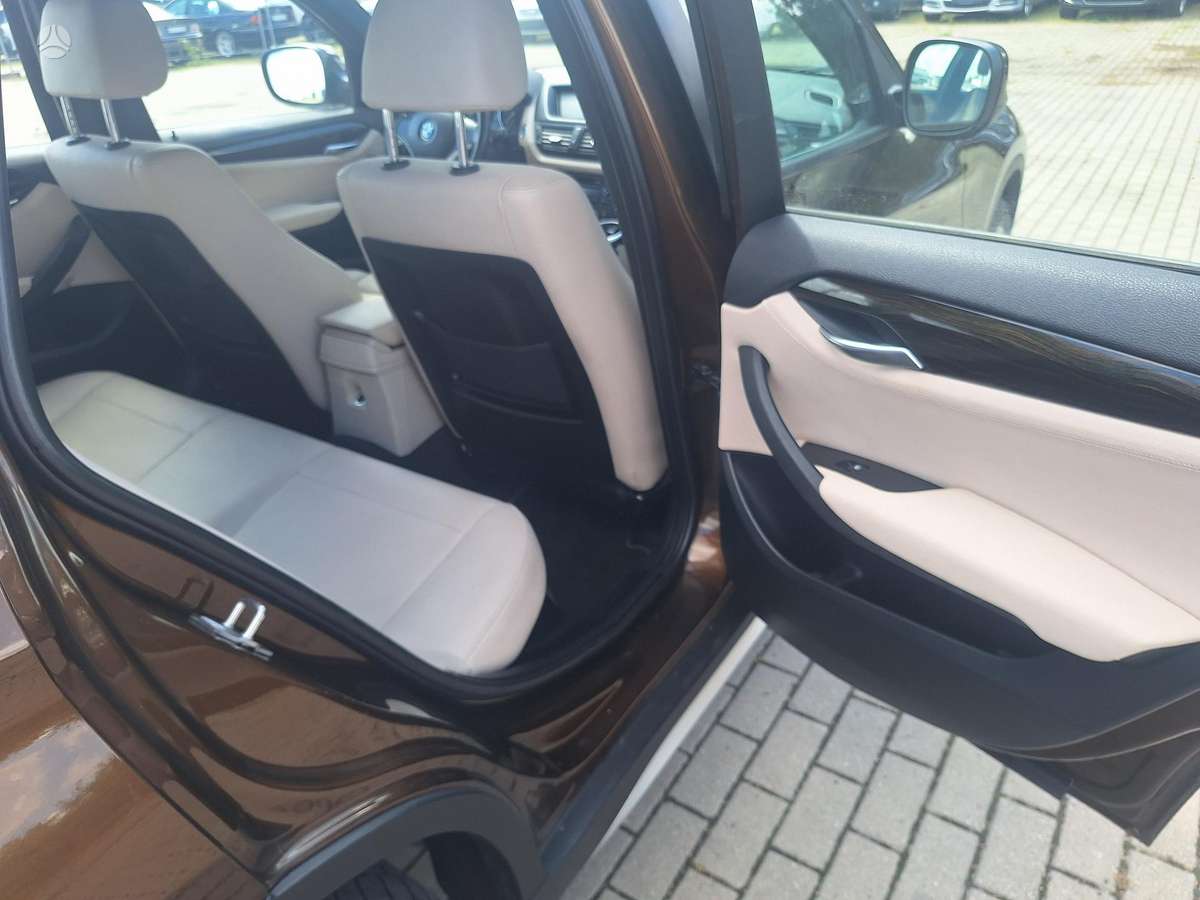 BMW X1 2010 — photo 14