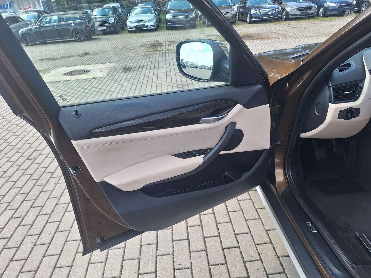 BMW X1 2010 — photo 16