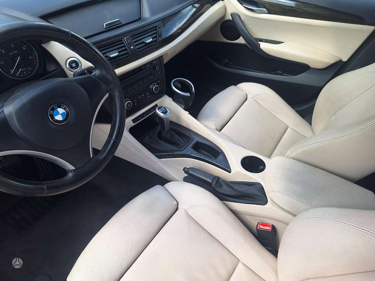 BMW X1 2010 — photo 17