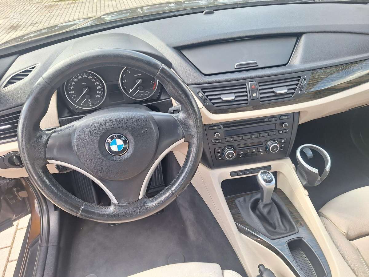 BMW X1 2010 — photo 18