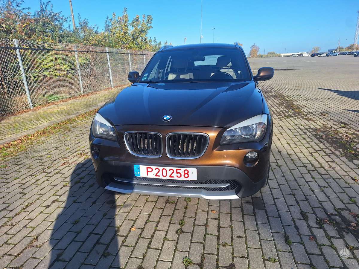 BMW X1 2010 — rear view