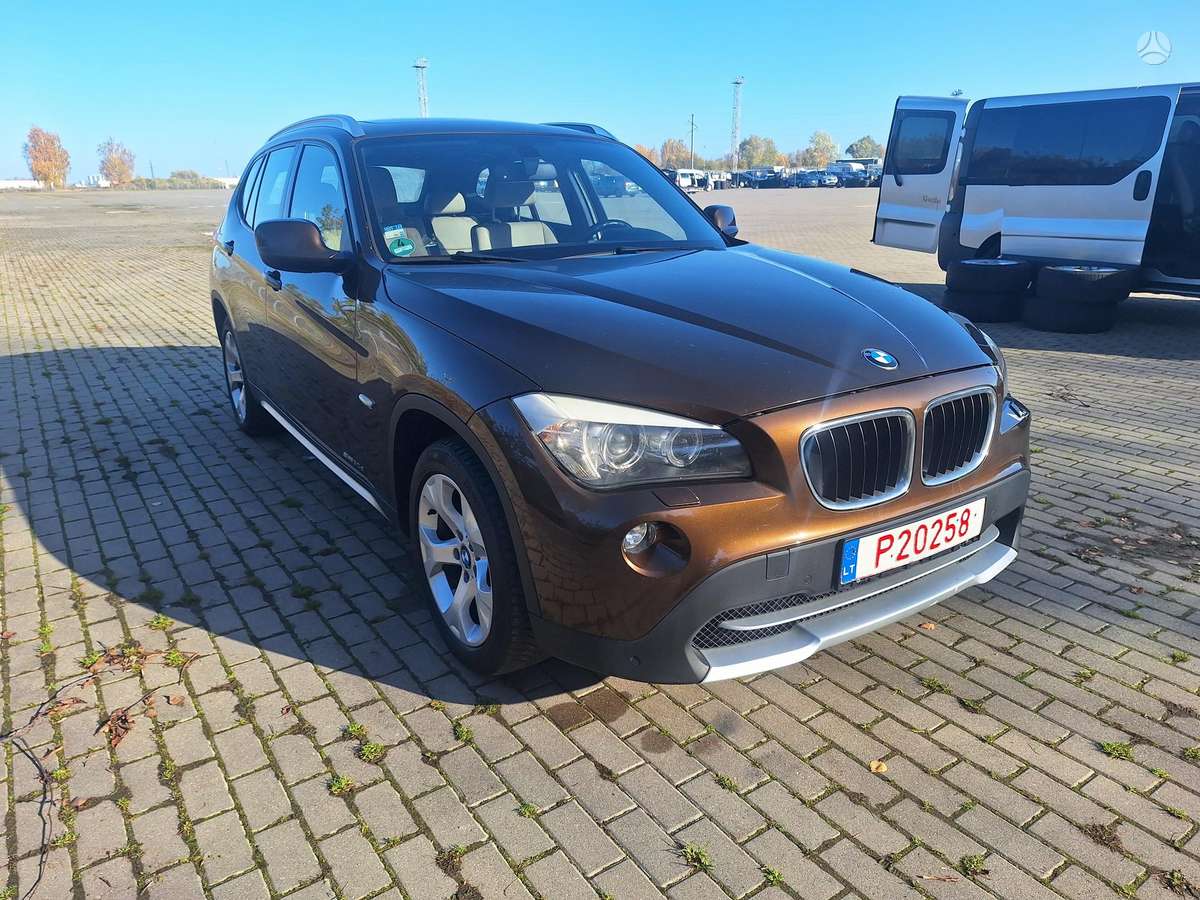 BMW X1 2010 — interior