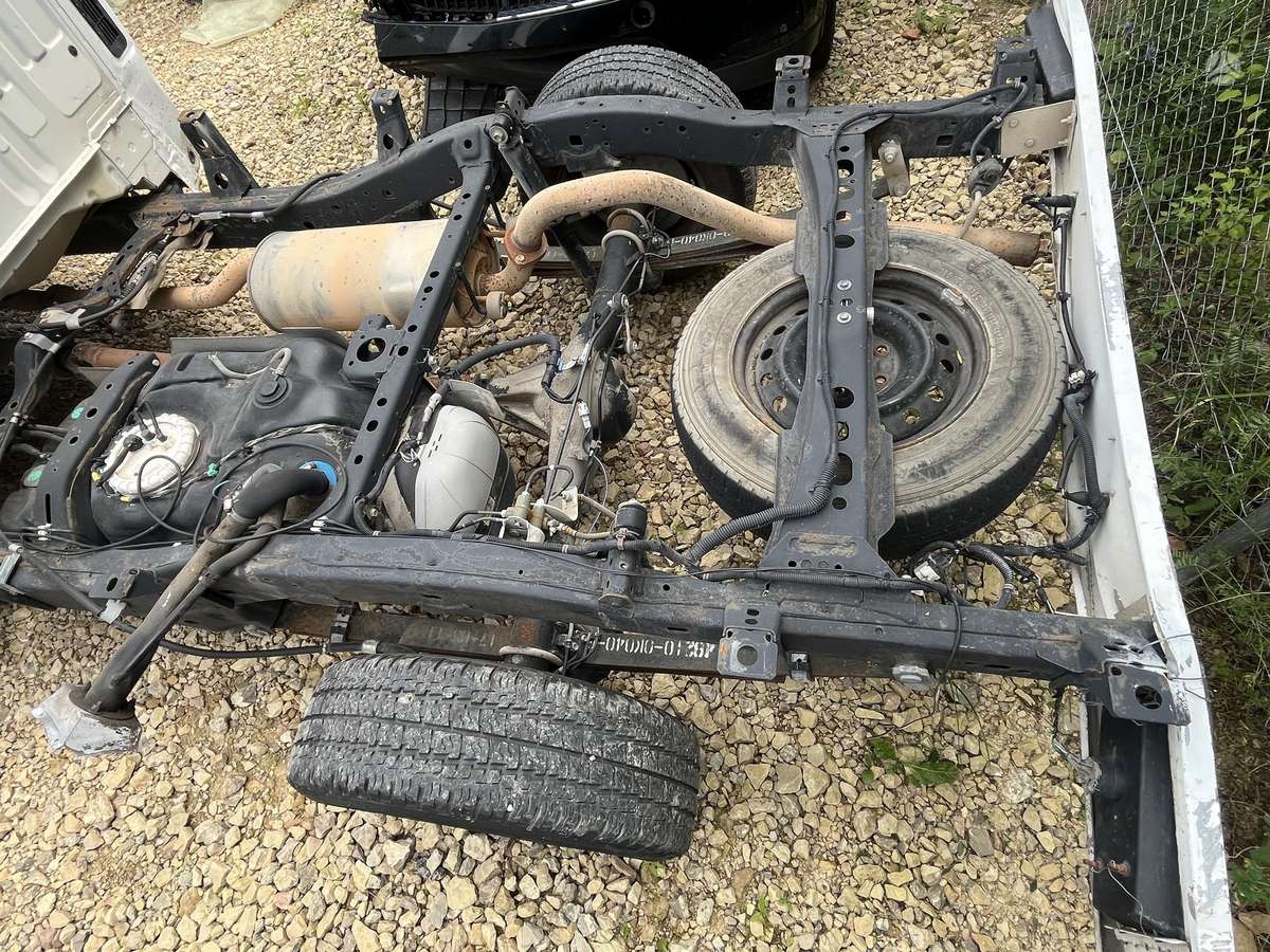 Toyota Hilux 2012 — engine 2494 cm³, 120 HP (88kW)