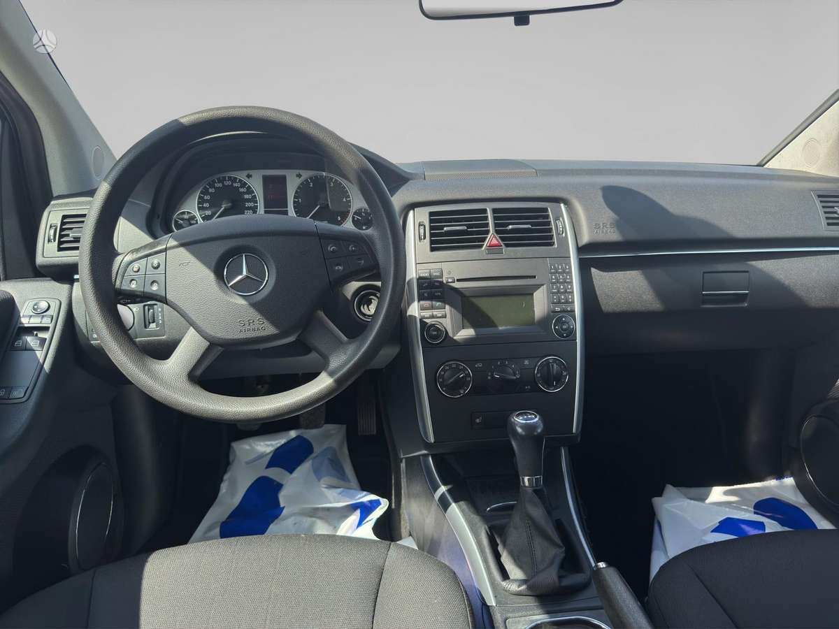 Mercedes-Benz B180 2011 — photo 13