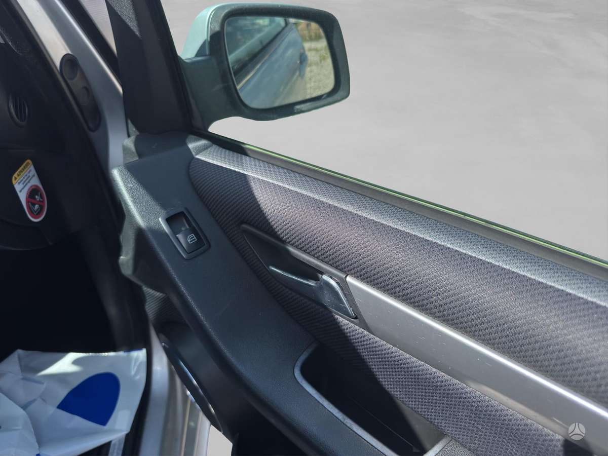 Mercedes-Benz B180 2011 — photo 16