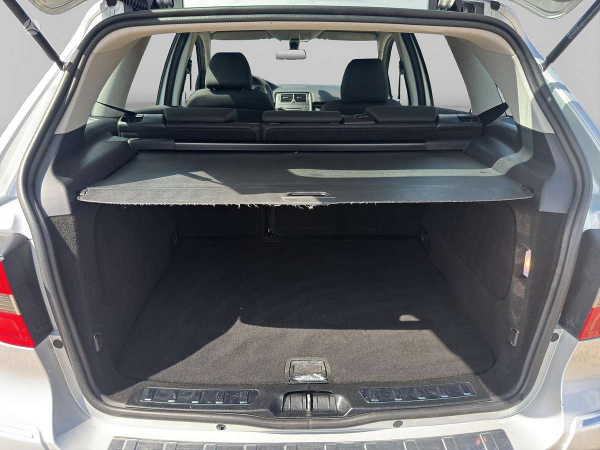 Mercedes-Benz B180 2011 — photo 19