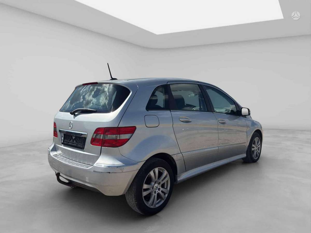 Mercedes-Benz B180 2011 — photo 6
