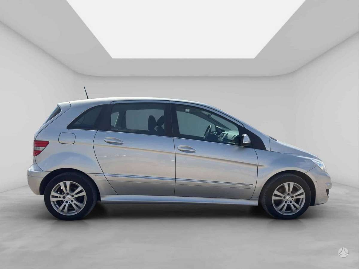Mercedes-Benz B180 2011 — photo 7