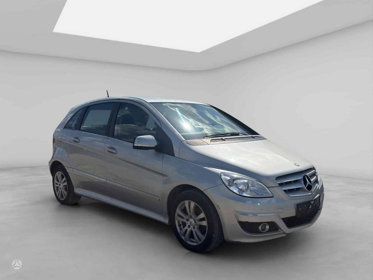 Mercedes-Benz B180 2011 — photo 8