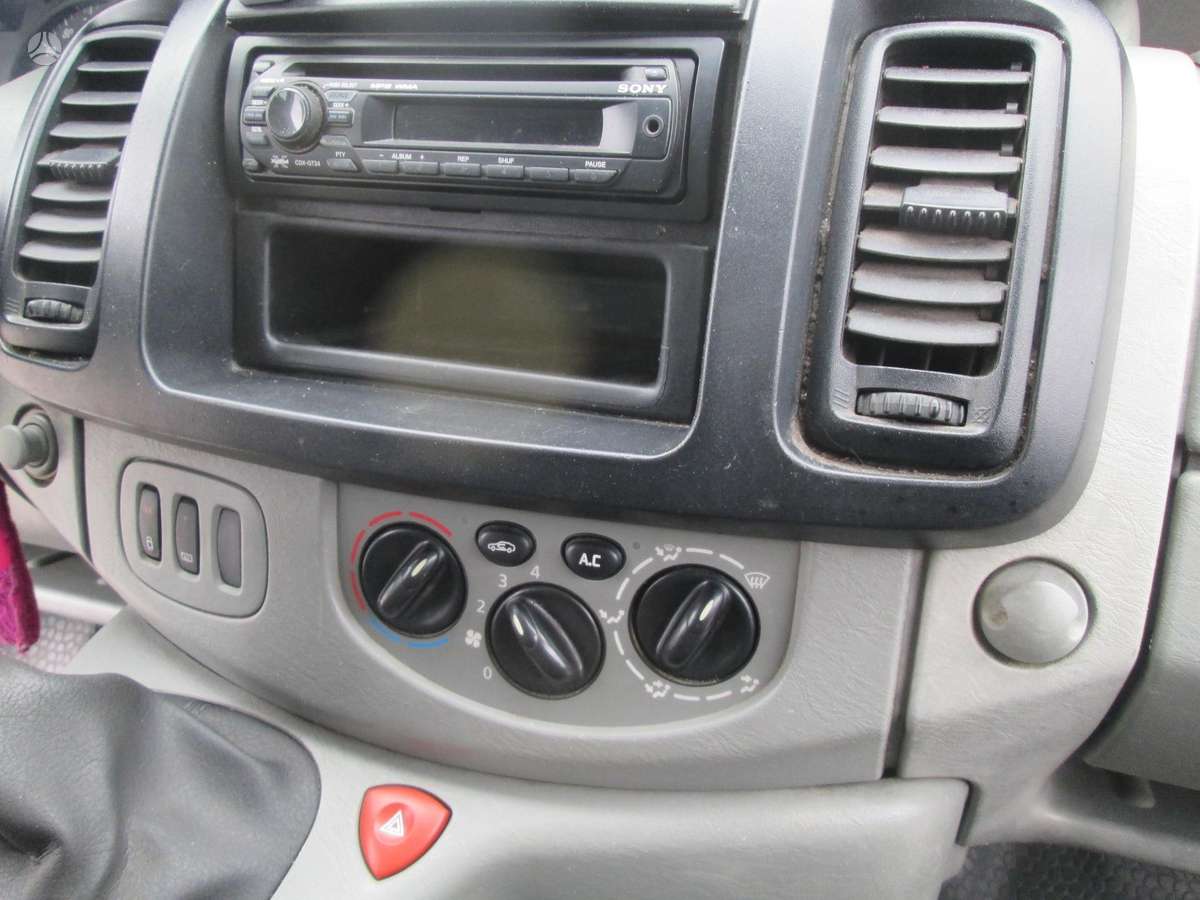 Opel Vivaro 2007 — photo 16