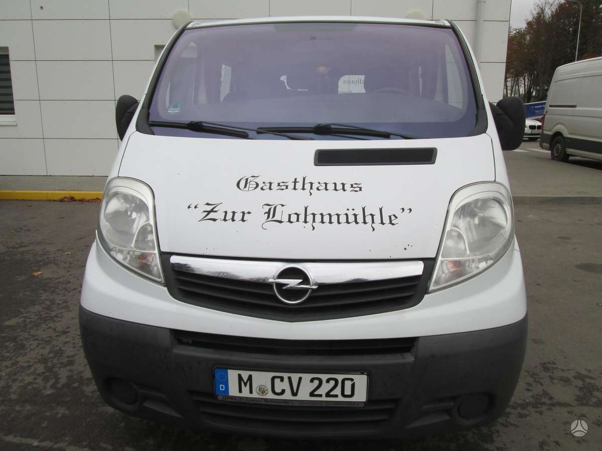 Opel Vivaro 2007 — rear view