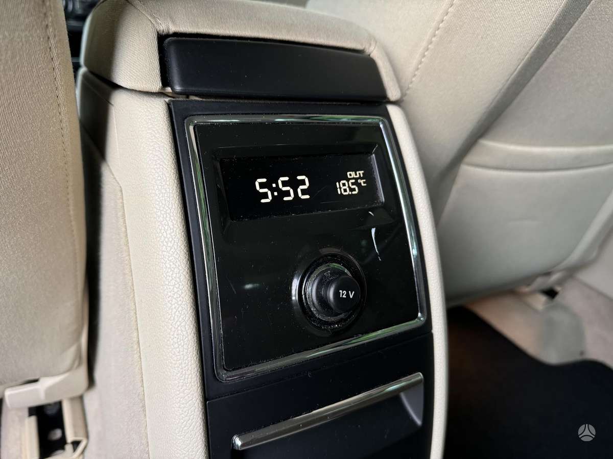 Skoda Superb 2011 — photo 16