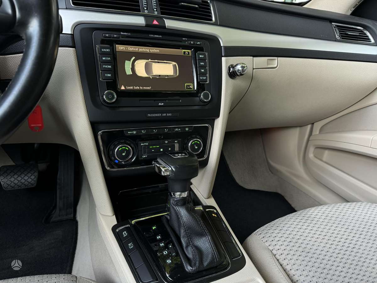 Skoda Superb 2011 — photo 18