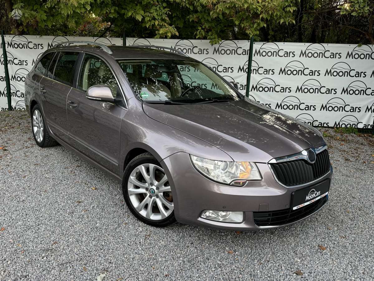 Skoda Superb 2011 — interior