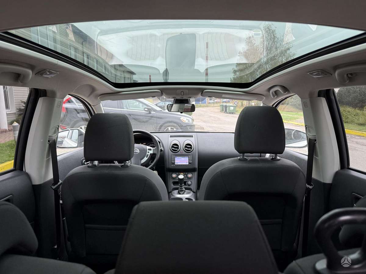 Nissan Qashqai+2 2012 — interior