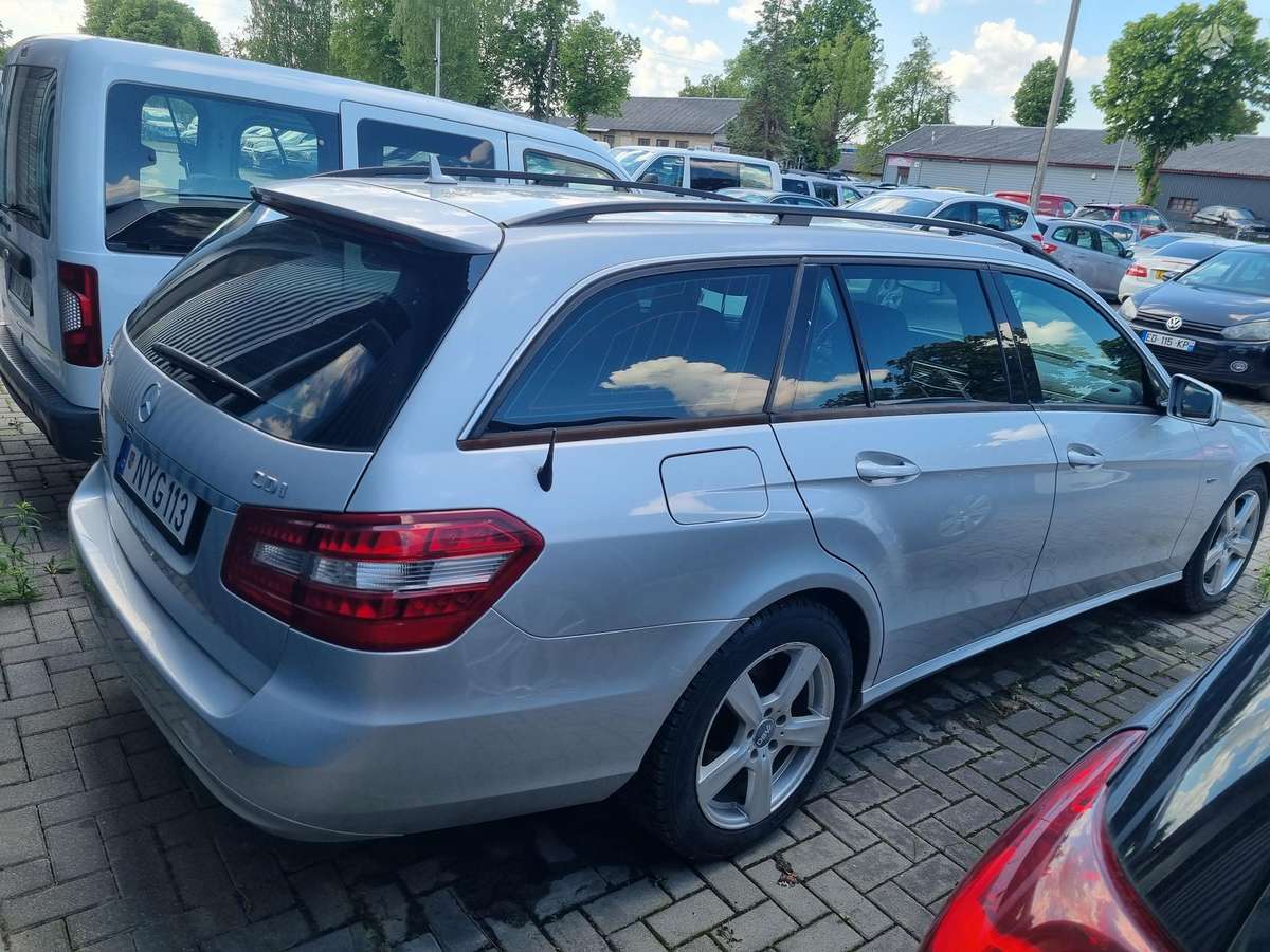 Mercedes-Benz E220 2010 — engine 2148 cm³, 136 HP (100kW)