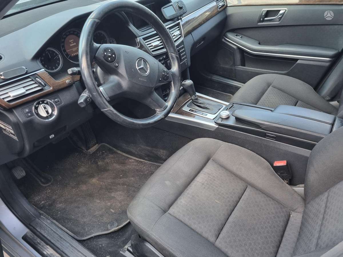 Mercedes-Benz E220 2010 — photo 6