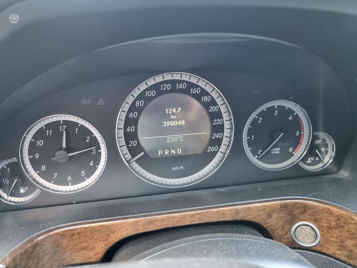 Mercedes-Benz E220 2010 — photo 7