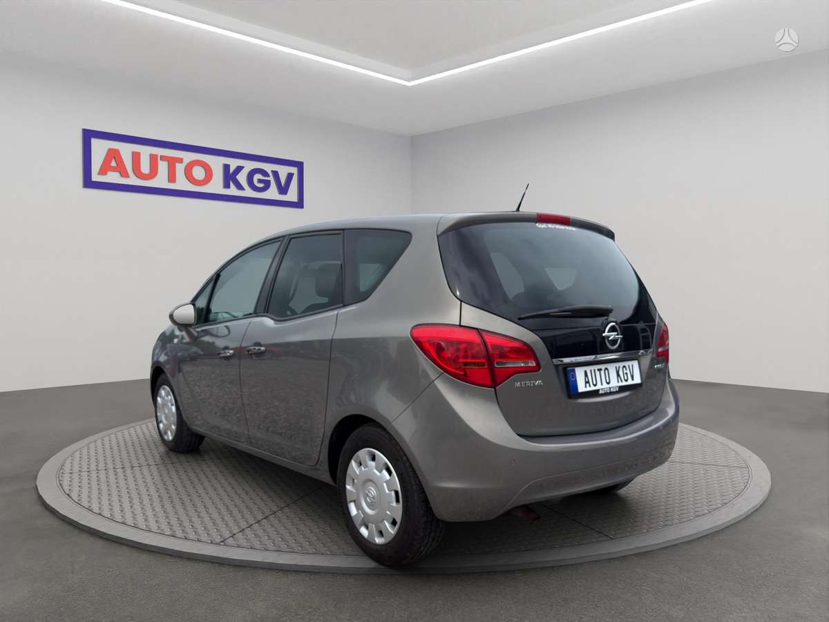 Opel Meriva 2010 — interior