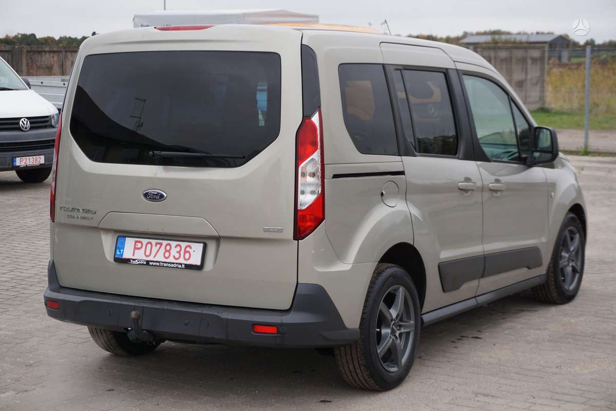 Ford Tourneo 2014 — салон