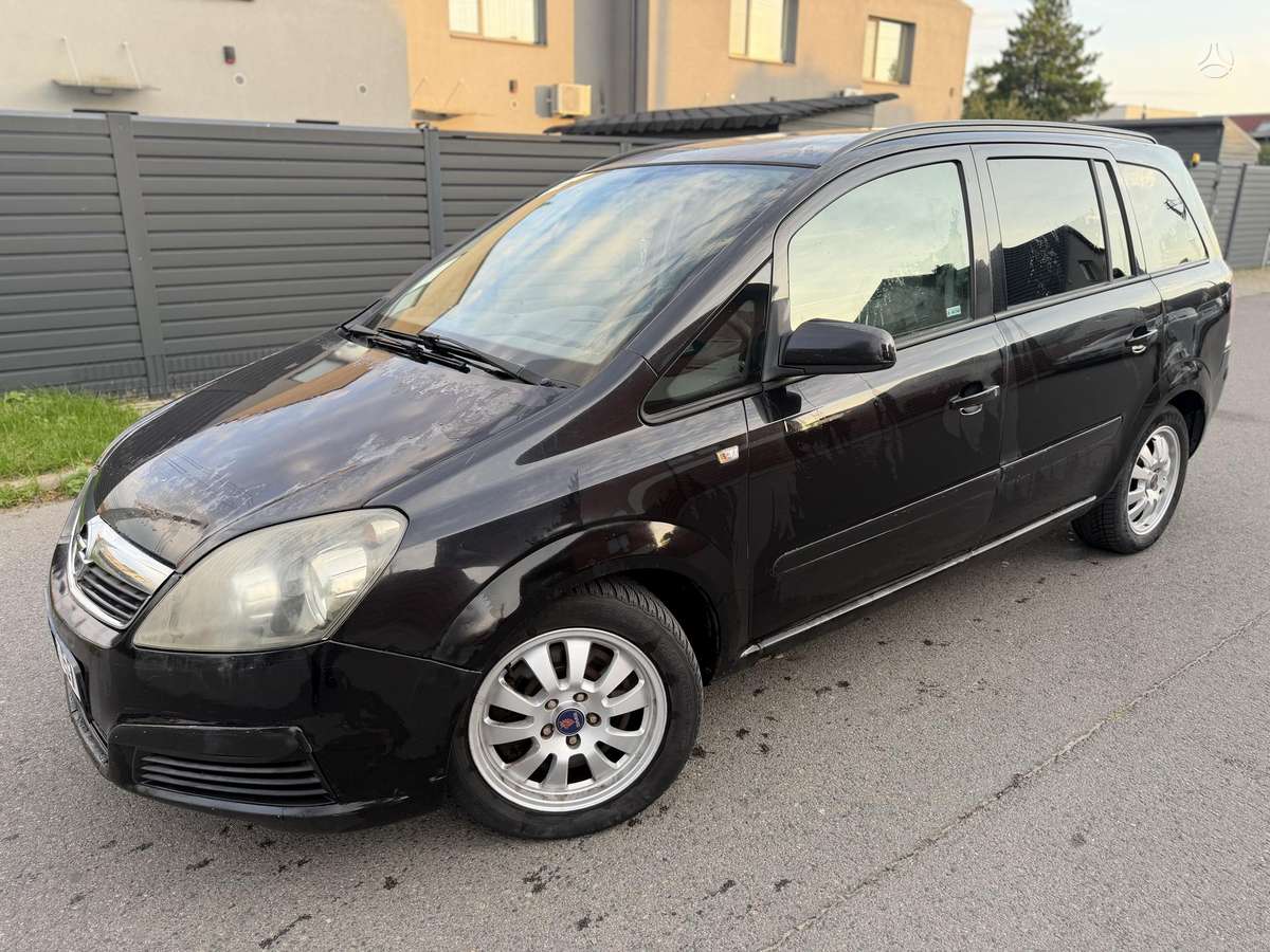 Opel Zafira 2007 — rear view