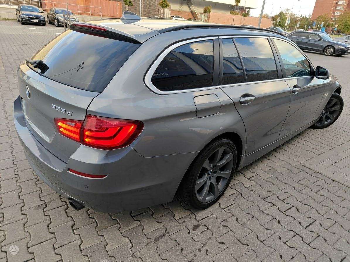 BMW 535 2012 — салон