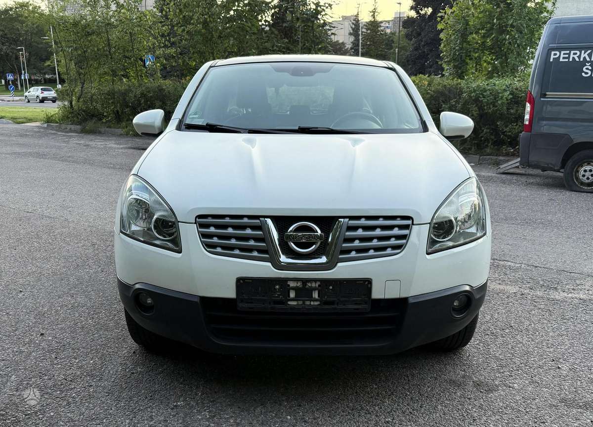 Nissan Qashqai 2010 — rear view