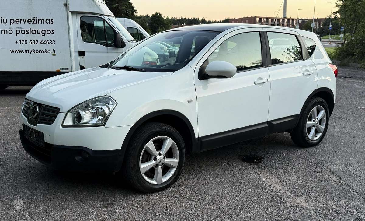 Nissan Qashqai 2010 — interior