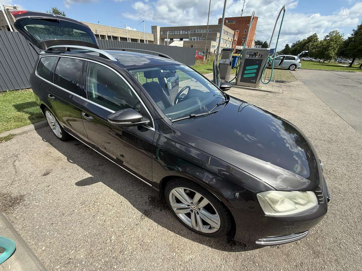 Volkswagen Passat 2011 — photo 8