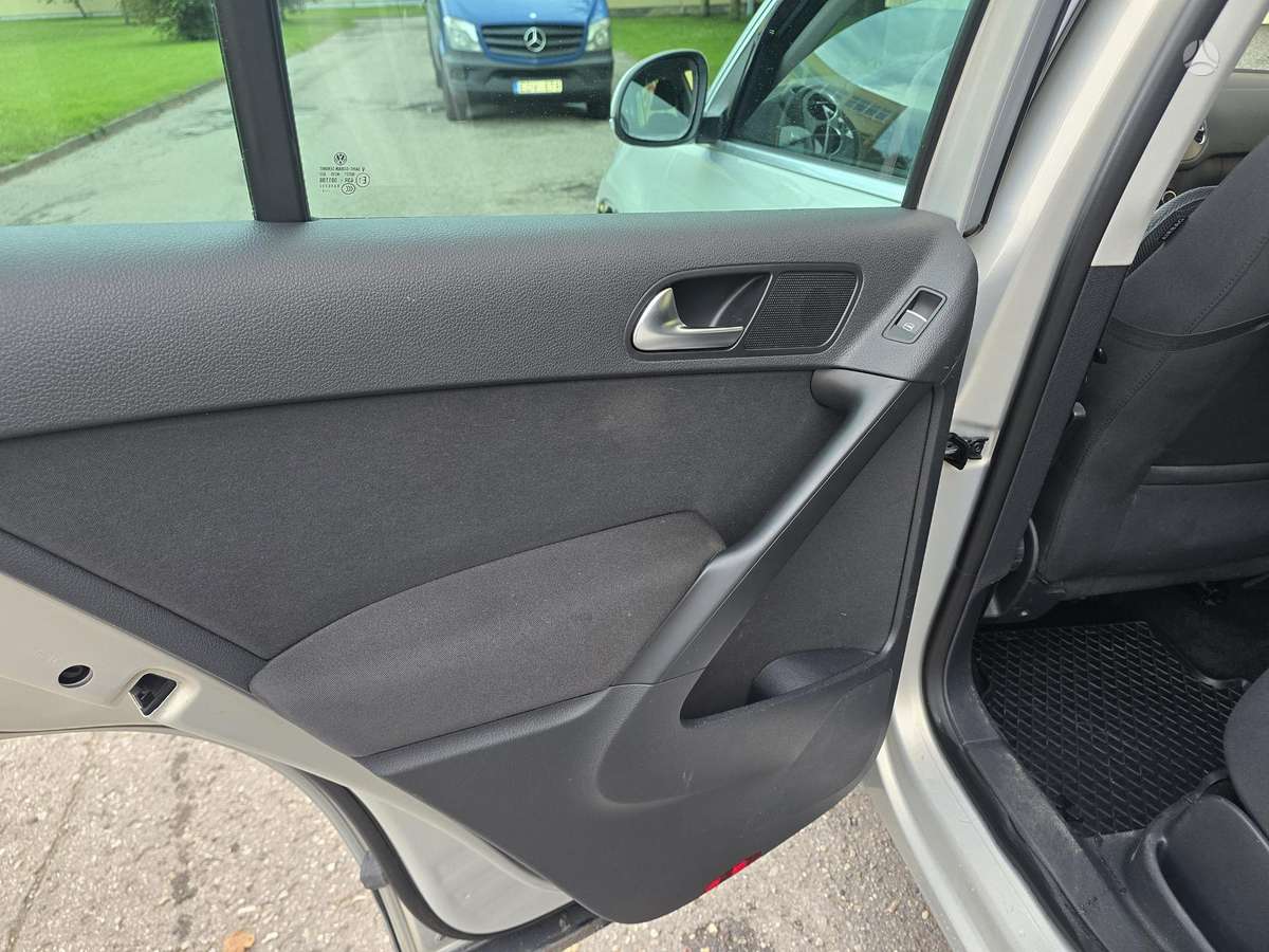 Volkswagen Tiguan 2011 — photo 12