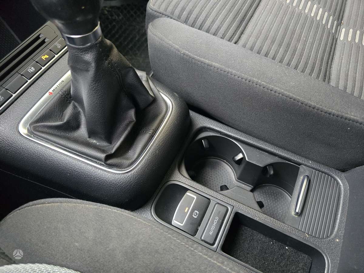 Volkswagen Tiguan 2011 — photo 16