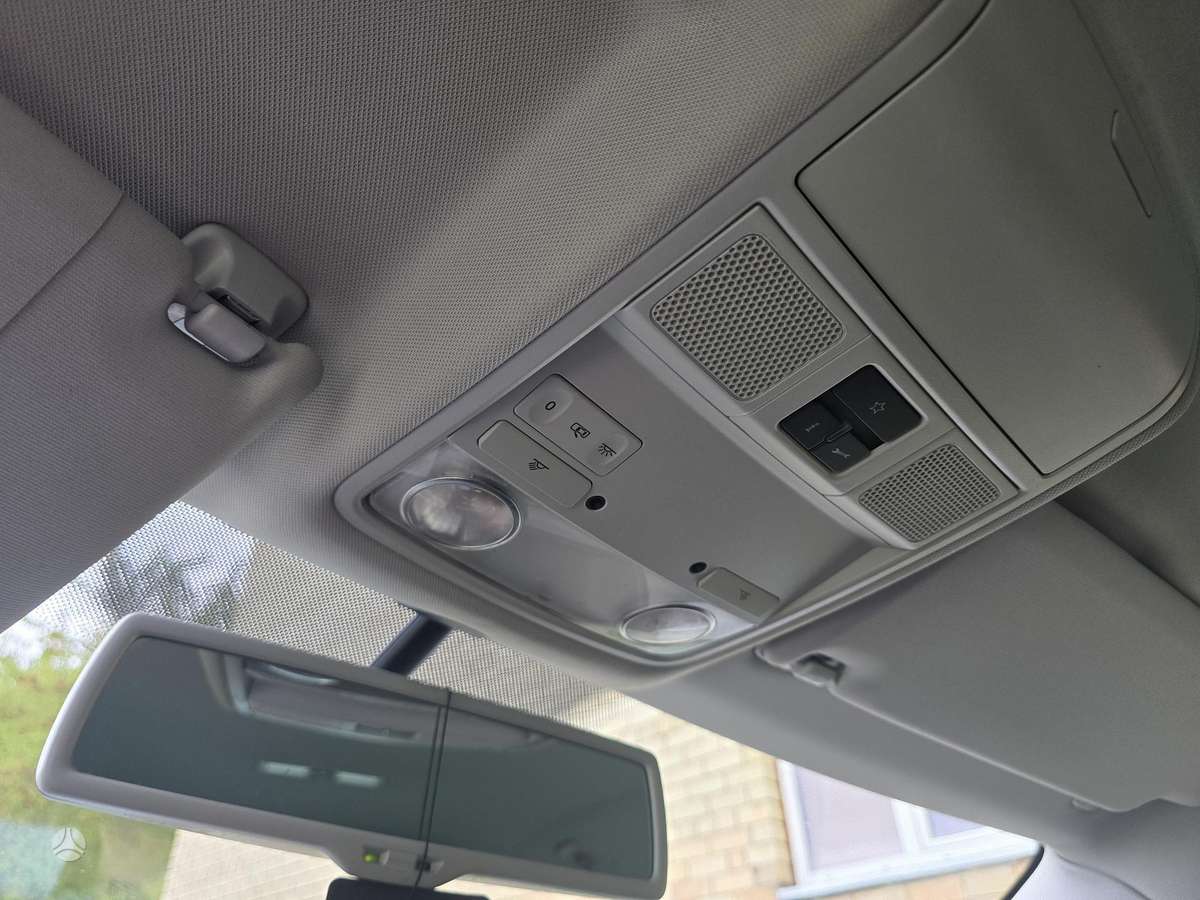 Volkswagen Tiguan 2011 — photo 18