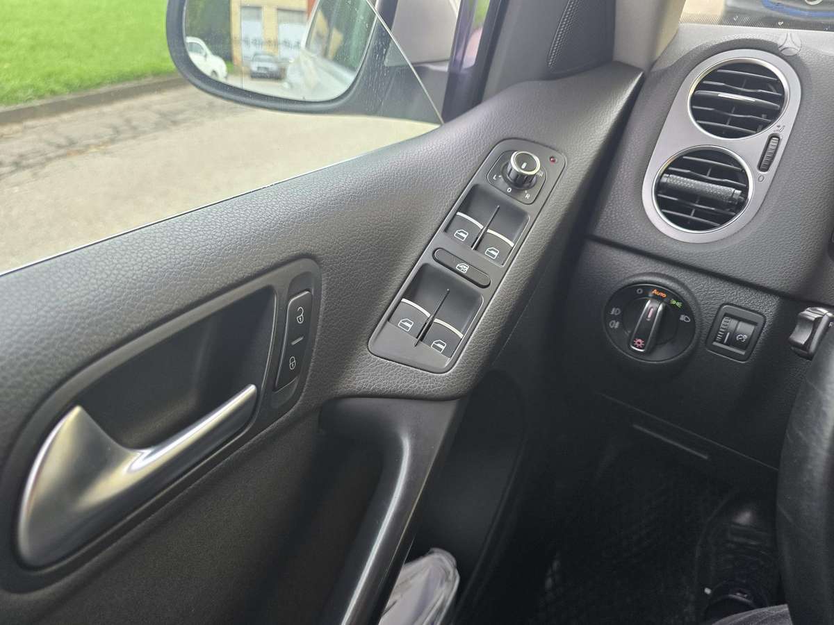 Volkswagen Tiguan 2011 — photo 21