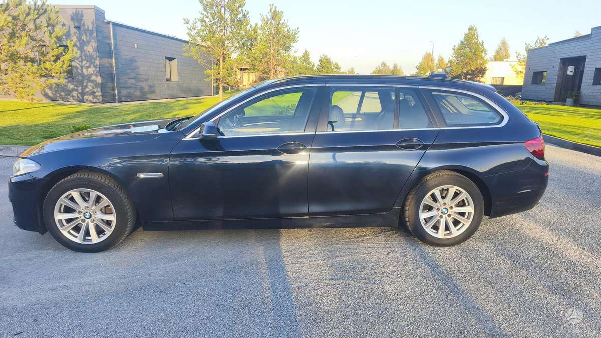 BMW 525 2013 — rear view