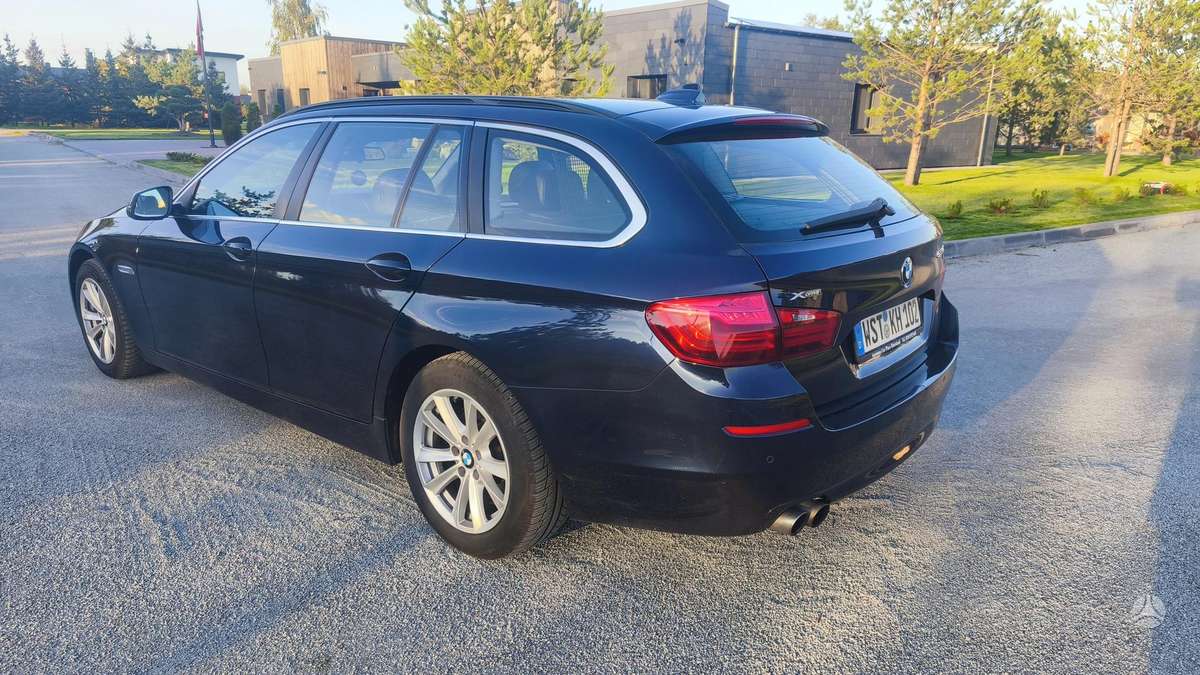 BMW 525 2013 — interior