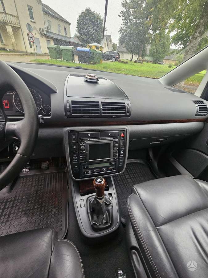 Volkswagen Sharan 2008 — rear view