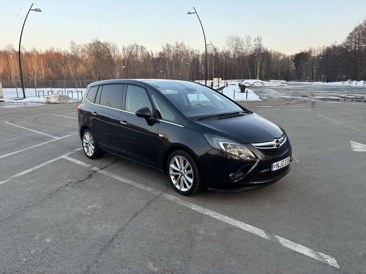 Opel Zafira 2012 — салон