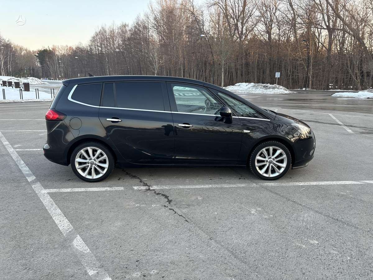 Opel Zafira 2012 — двигун 1956 cm³, 165 HP (121kW)