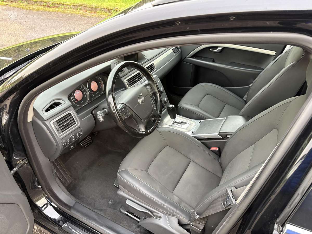Volvo V70 2012 — photo 10
