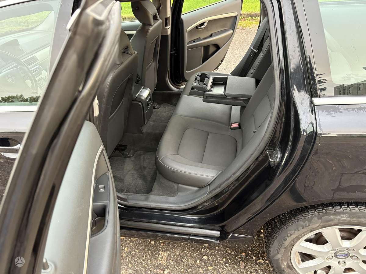 Volvo V70 2012 — photo 11