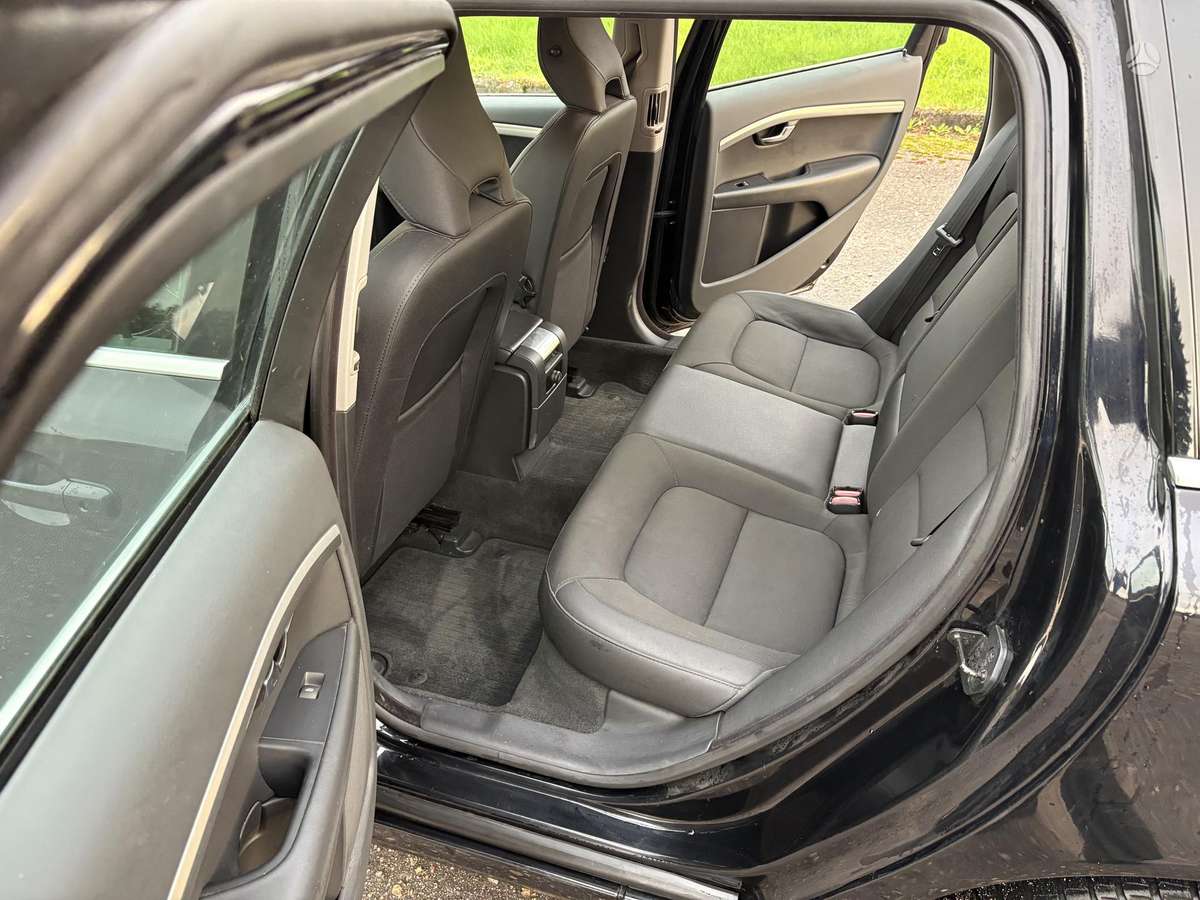 Volvo V70 2012 — photo 12